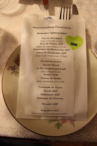 Käseverkostung: 'Frankreich' im Bioladen 'naturale': Die Speisekarte des Abends, Foto: Rikarde Riedesel