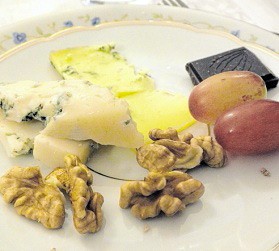 Blauschimmelkäse mit Trauben, Walnüssen oder Schokolade. (WP-Foto: Irmtraud Treude)