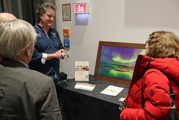 Reiner Harscher hat dieses Mohnblumen-Meer in der Toskana fotografiert, das man bei ihm auch auf italienisches Oliven-Holz gedruckt kaufen kann. (Foto: Jens Gesper)