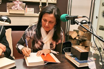 Zwischen zwei wichtigen Terminen bei der Frankfurter Buchmesse schaute die argentinische Autorin Claudia Piñeiro in Bad Berleburg vorbei. (SZ-Foto: Björn Weyand)