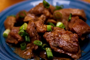 Kochkurs 'Adobo - Das Nationalgericht der Philippinen (VHS)': Pork Adobo (Foto: Wikipedia)