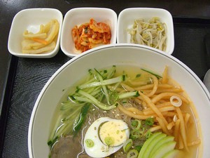 Koreanische Küche - Mulnaemyeon (Foto: Wikipedia)