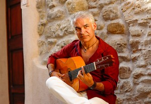Konzert: 'Flamenco Andaluz' mit dem Bino Dola Trio | Flamencogitarrist und Musikproduzent Bino Dola - Kulturgemeinde Bad Berleburg (Foto: Dolamusic)
