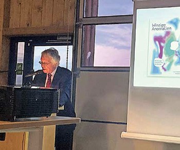 Prof. Ralf Schnell gab eine interessante Einführung in die Literatur des Literaturpflaster-Gastlandes Slowenien – und begeisterte dabei das Publikum. (Foto: Stadt Bad Berleburg)