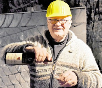 Kennt die Vielfalt französischer Weine: Friedhelm Conrad von La Cave. (Foto: Christoph Haupt)