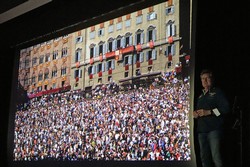 Wie voll Siena während des innerstädtischen Pferderennens „Palio“ ist, auch das hatte Reiner Harscher in einem Foto festgehalten. (Foto: Jens Gesper)